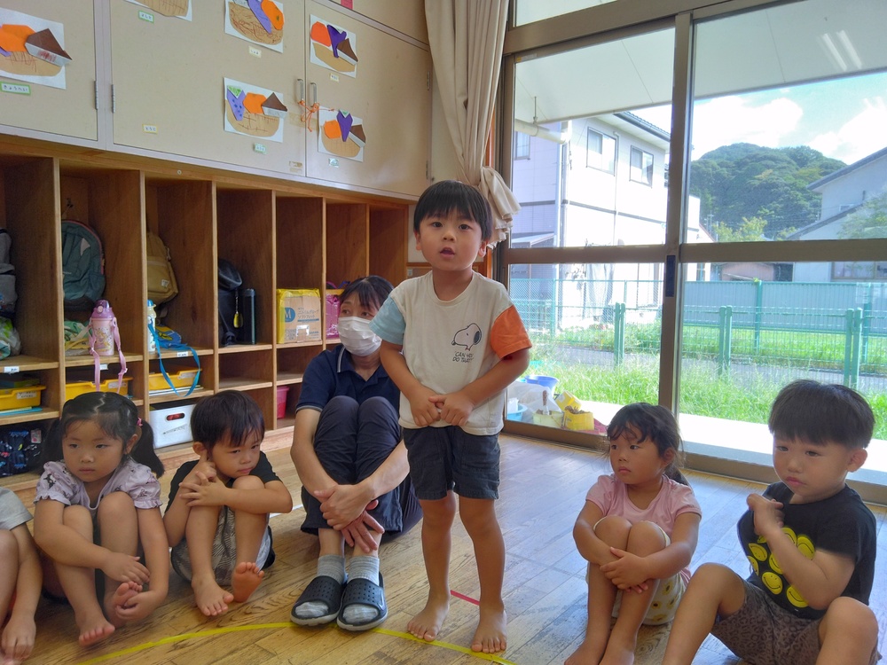 話す