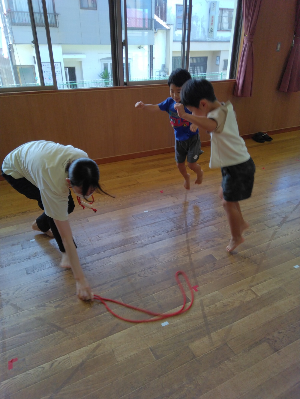 遊戯室で遊ぶ様子2
