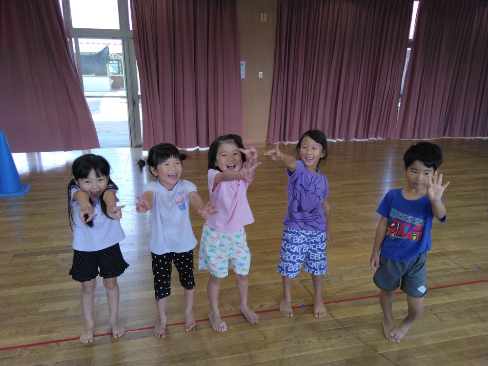 遊戯室で遊ぶ様子4