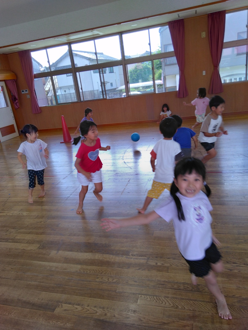 遊戯室で遊ぶ様子5