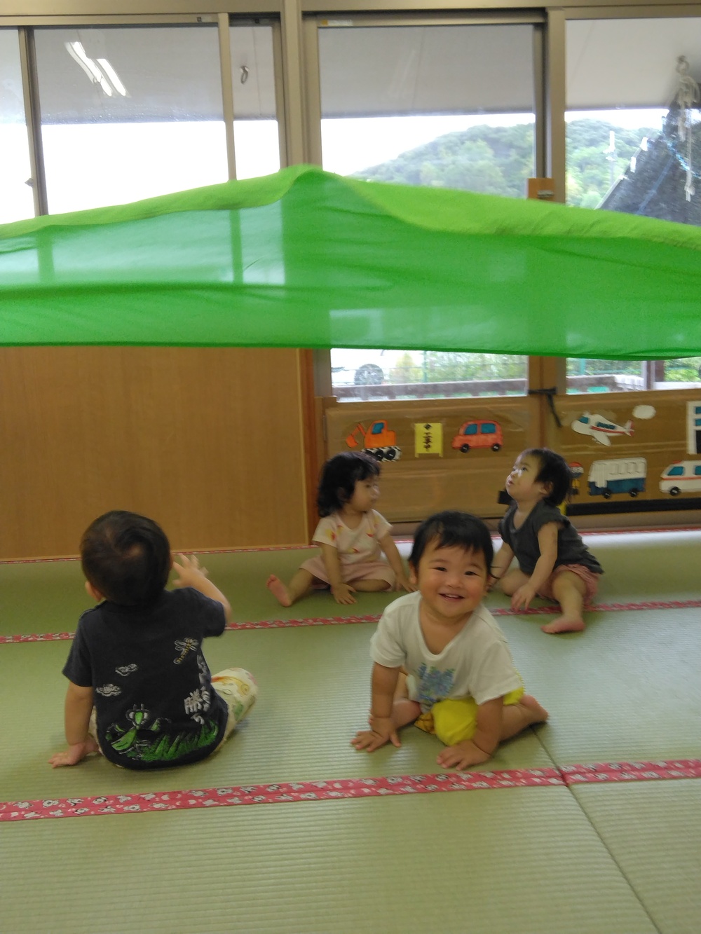 パラウェーブで遊ぶ子ども5