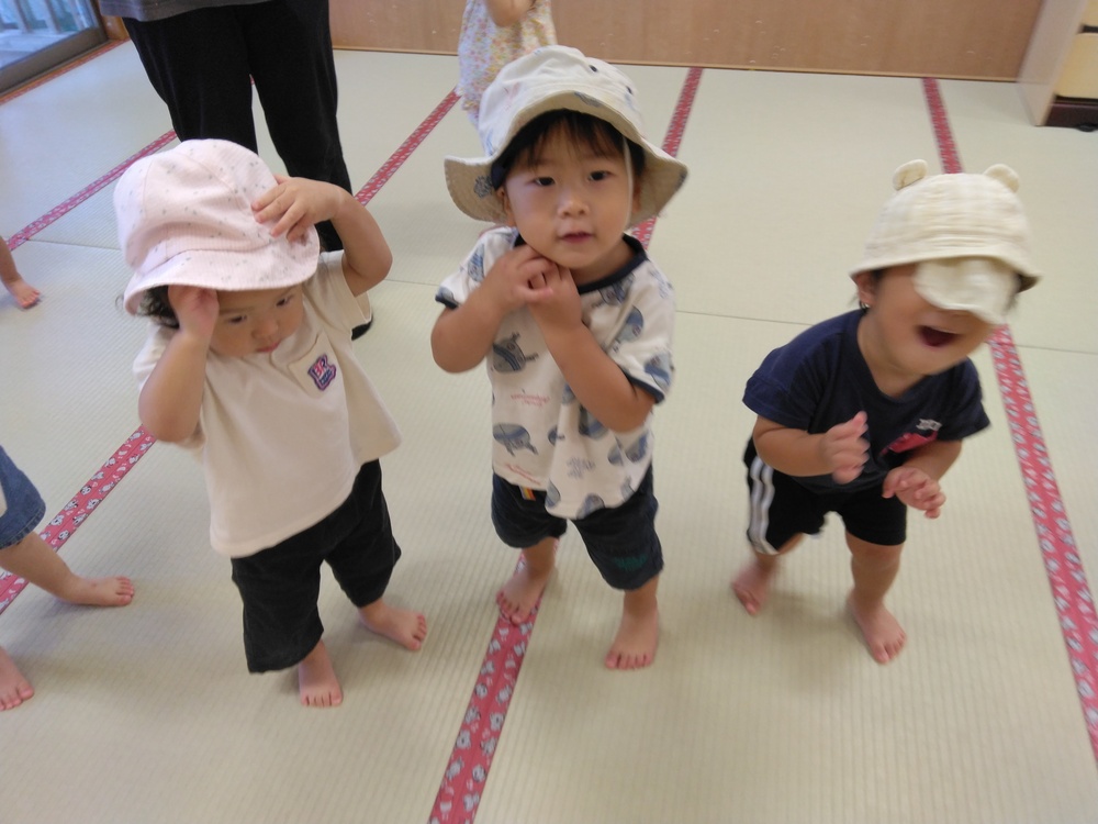 帽子をかぶってる様子