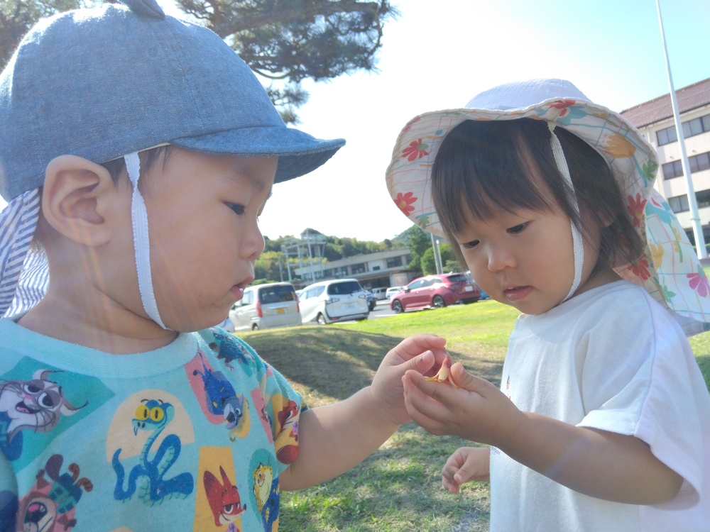 市民会館で遊ぶ子ども (3)