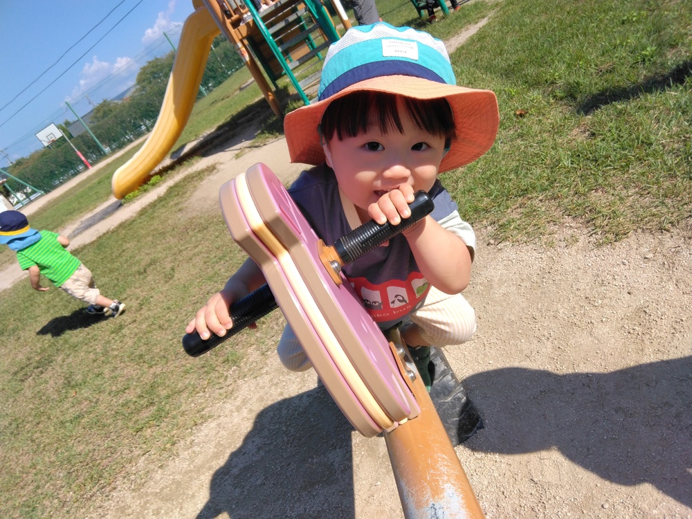 宮崎公園で遊ぶ子ども (1)