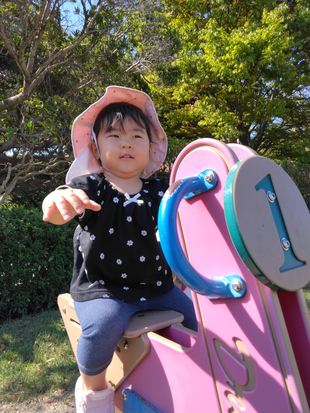 宮崎公園で遊ぶ子ども (2)