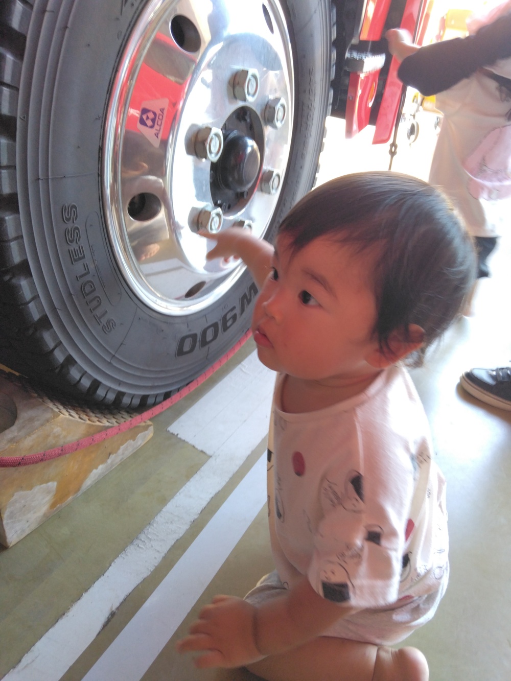 消防署に行く子ども (4)