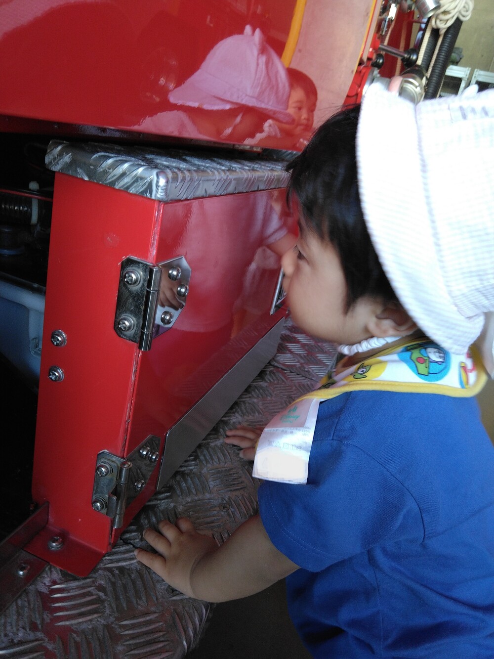 消防署に行く子ども (5)