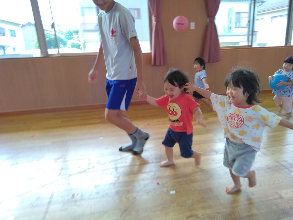 遊戯室遊びの様子 (2)
