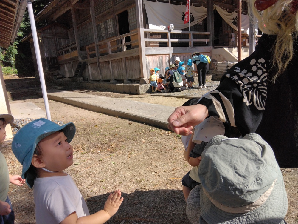 喜多の宮に散歩に行く子ども (7)