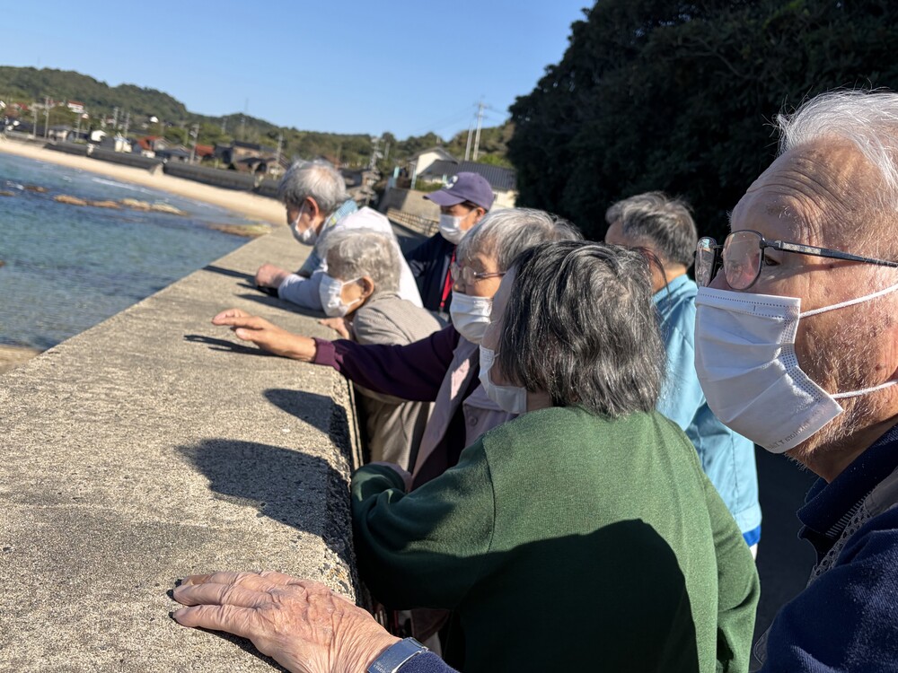 海を眺める