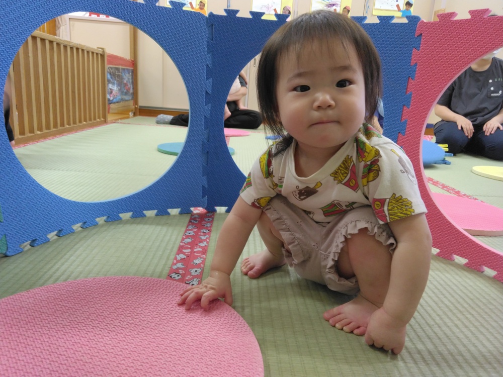 プラポイントで遊ぶ子ども５