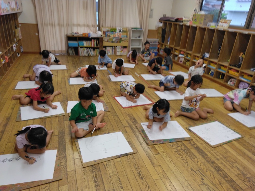 絵を描いている様子1