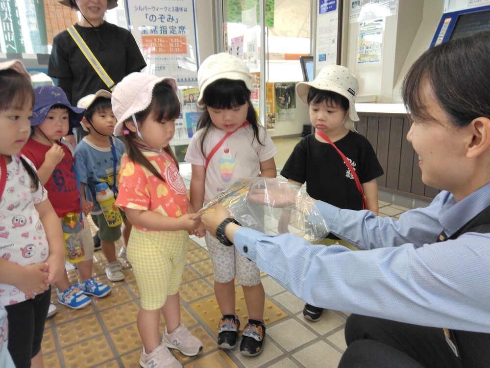 ハロウィンのポスター配布 (6)