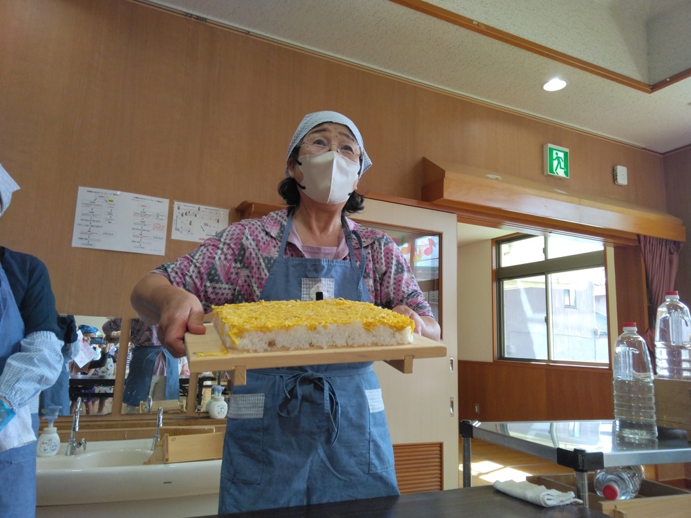 箱寿司クッキングの様子１６