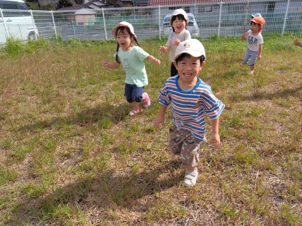 かけっこしている