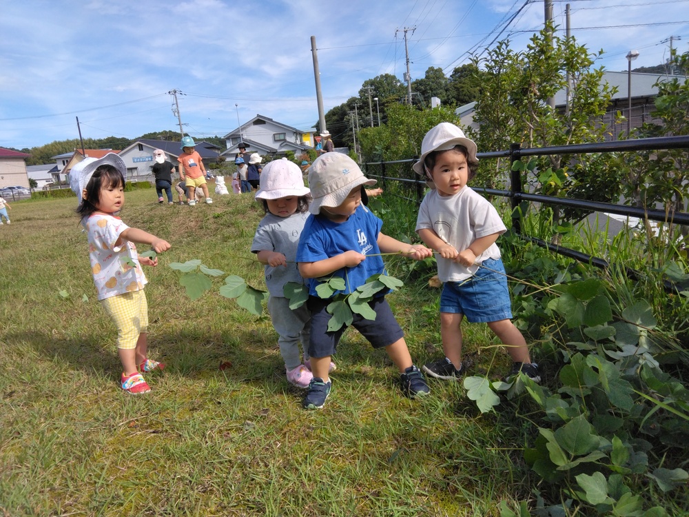 駅北公園で遊ぶりんご組の子ども (1)