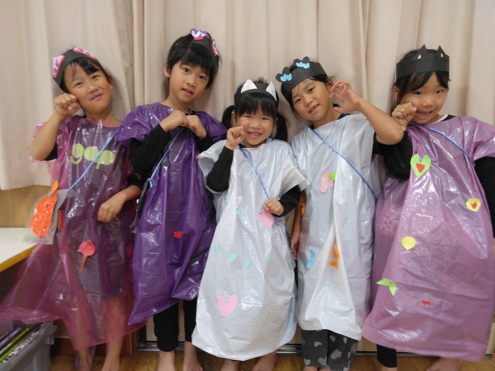 猫の仮装をしている子どもたち1