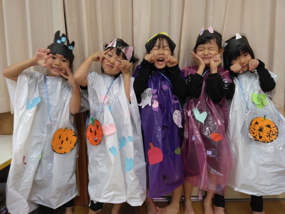 猫の仮装をしている子どもたち2