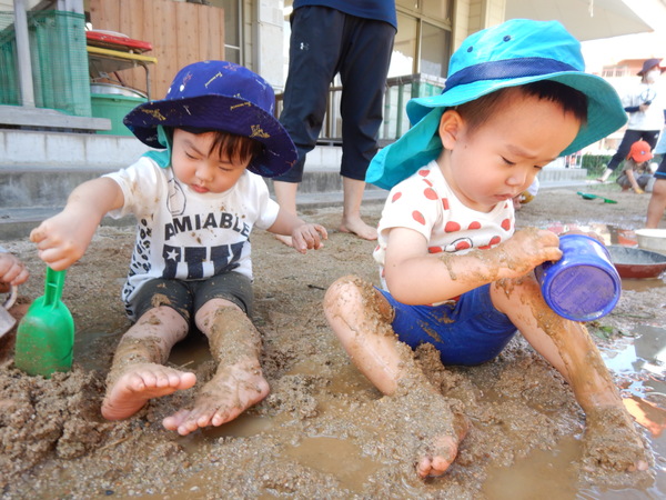 泥んこ遊び