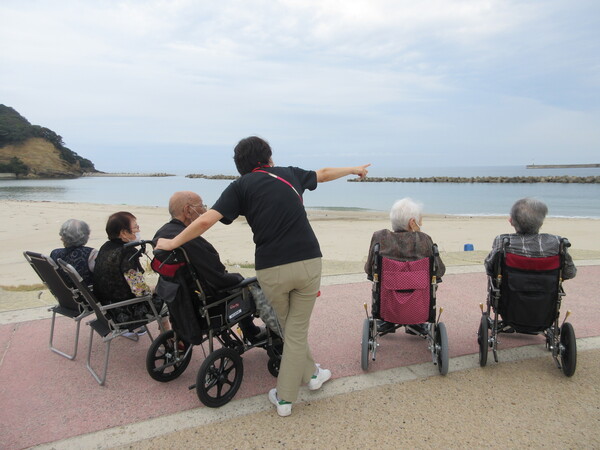 海を見ながら３