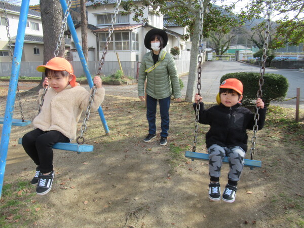 小学校で遊んでいる