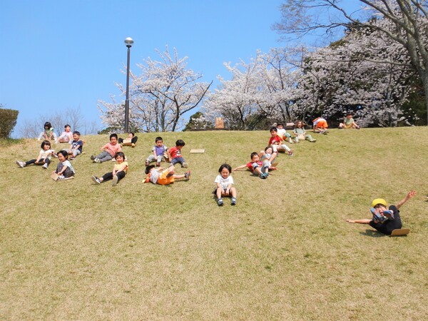 ばす組 市民公園 芝生すべり 