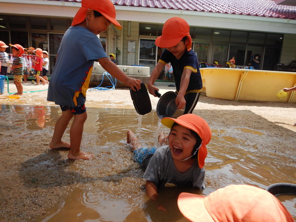 お友だちに温水をかける