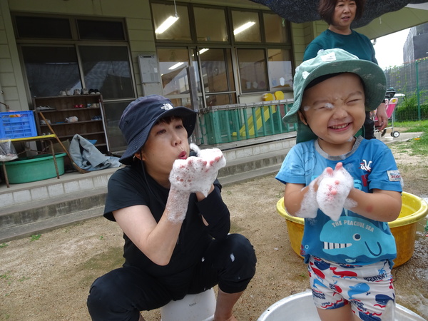泥んこ遊び (2)