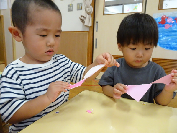 折り紙をちぎる (3)