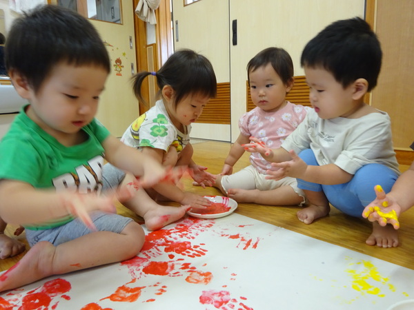 共同制作をする子ども (3)