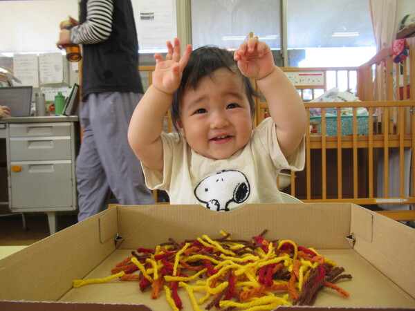 製作をする子ども