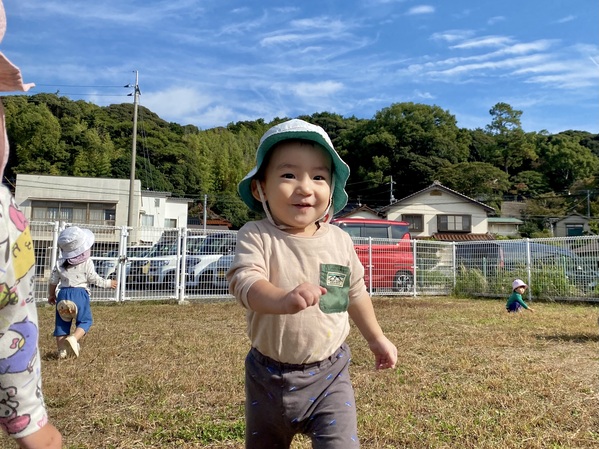 新園庭で遊ぶ様子