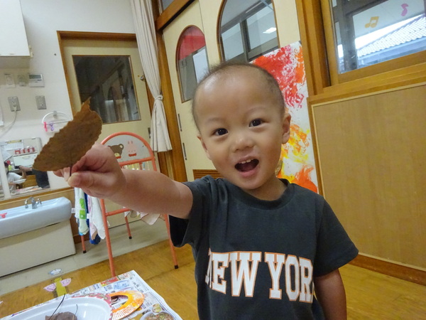 製作をしている子ども (2)