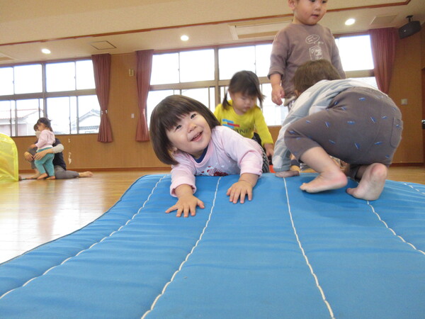 遊戯室で遊んでいる (7)