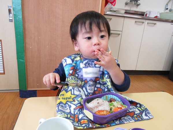 お弁当ごっこの様子