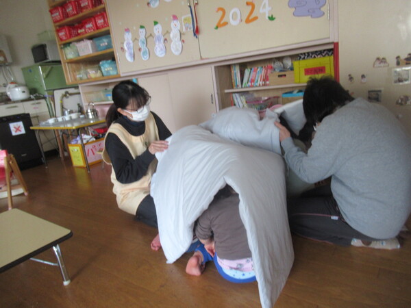 避難訓練の様子 (3)