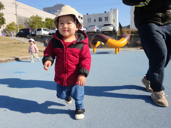 あすてらす公園で遊ぶ子ども (2)