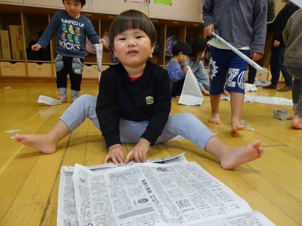 新聞紙遊び (3)