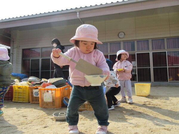 園庭遊びの様子 (3)