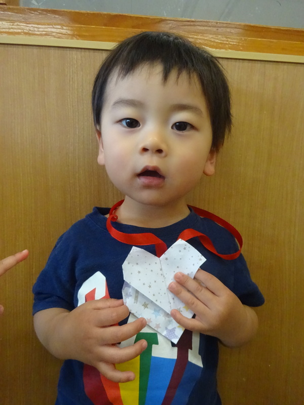 誕生会に参加する子ども (7)