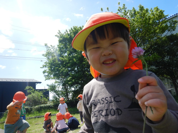 公園で遊ぶ子ども