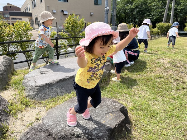 あすてらす公園で遊ぶこども (2)