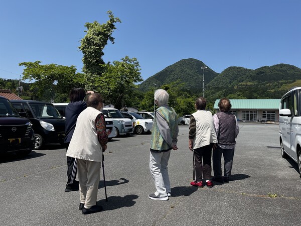 屋外歩行