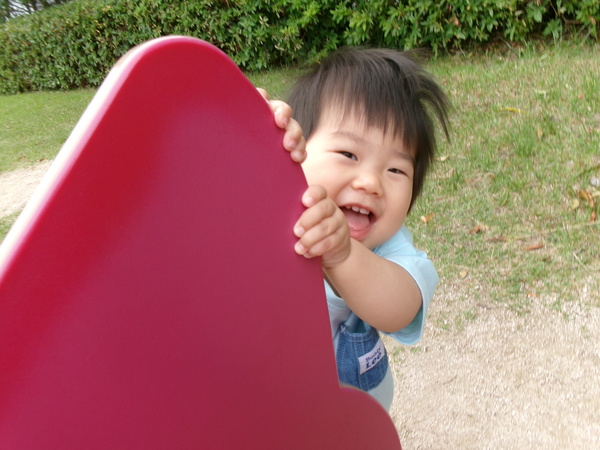 笑顔を見せている子ども