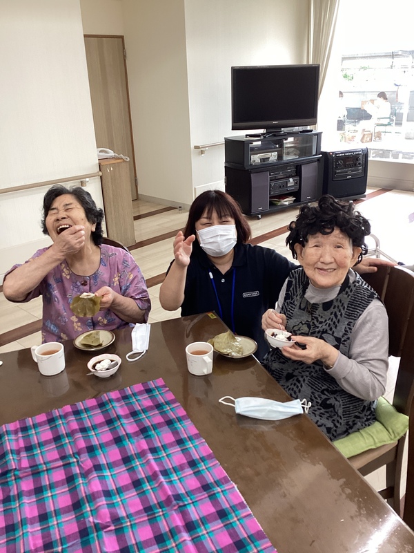大笑い
