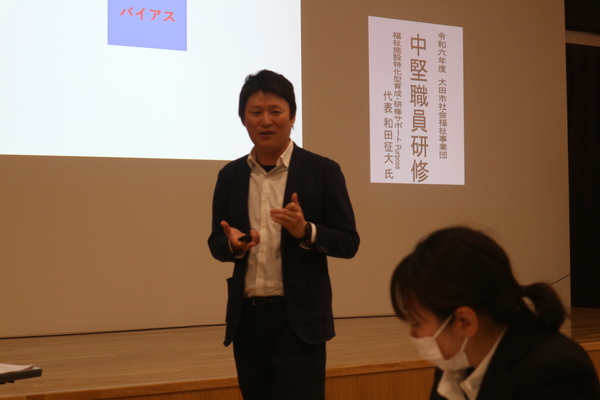 講師