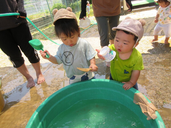 どろんこ遊びの様子 (3)