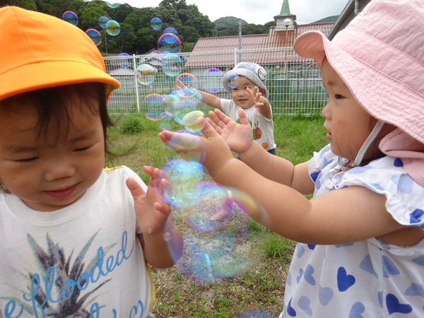 しゃぼんだま (1)