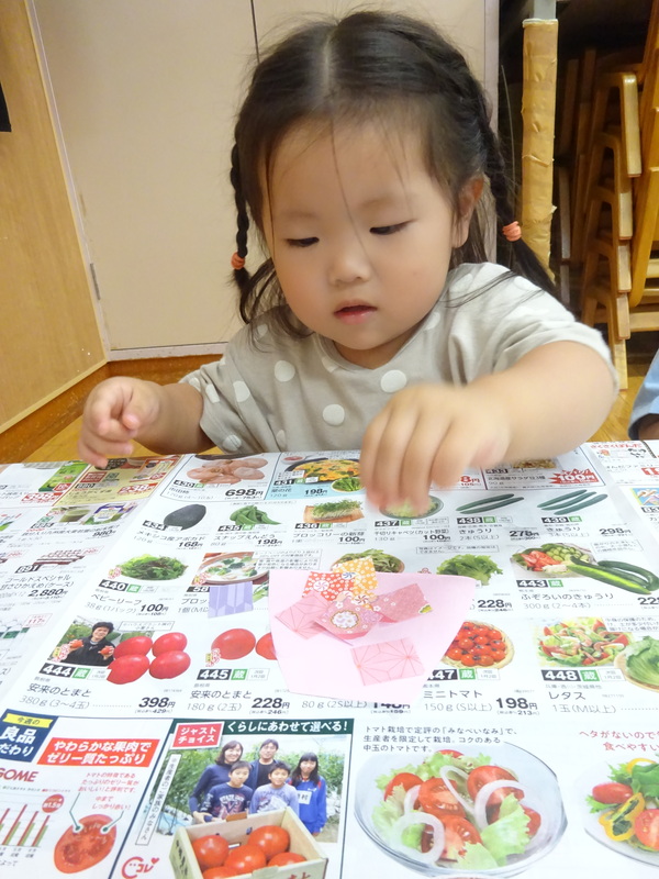 制作をする様子 (4)