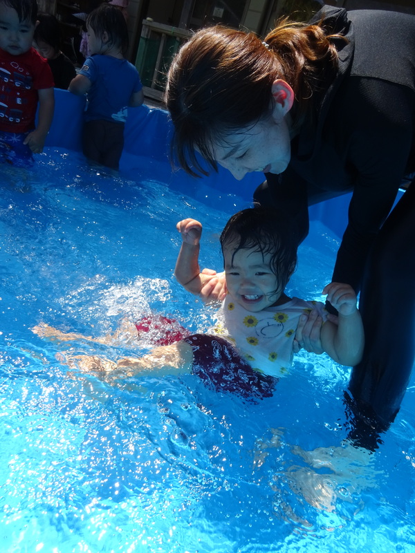 プール遊び (1)